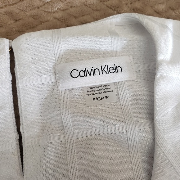 SALE!! Calvin Klein checkered print sleeveless top - Picture 3 of 6